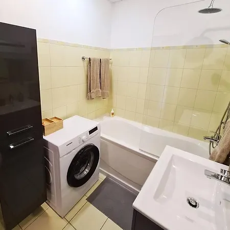 Stylish With Parking & Spacious Balcony 公寓 里加