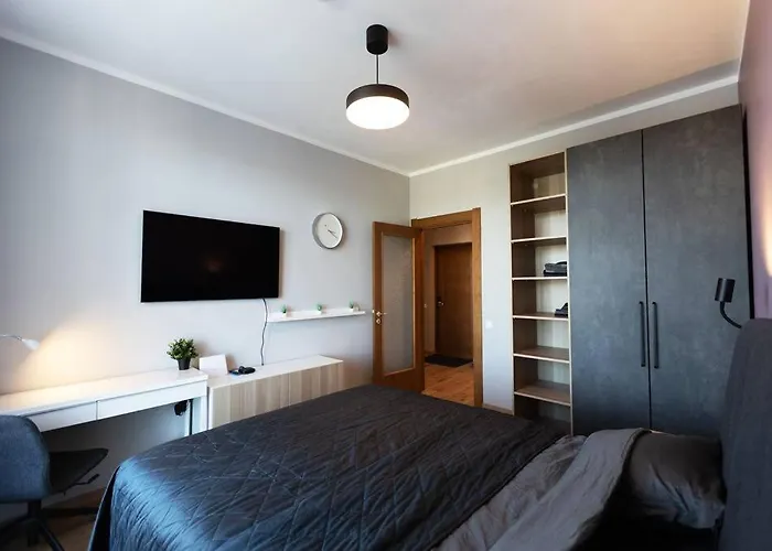 Stylish With Parking & Spacious Balcony Dzīvoklis