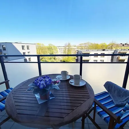 דירה Stylish With Parking & Spacious Balcony *